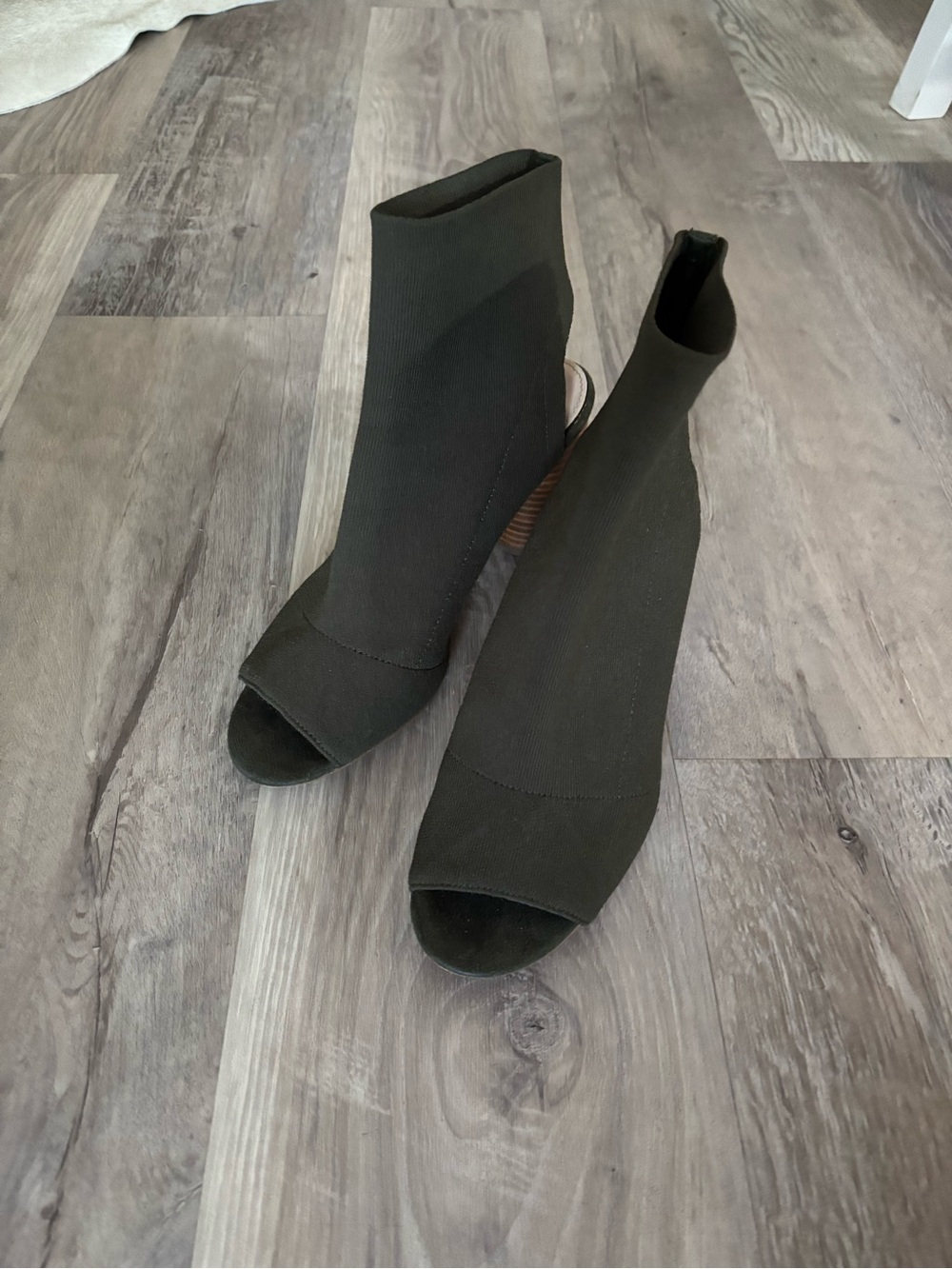 Steve Madden Olive Stretch Peep-Toe Ankle Heels 7.5